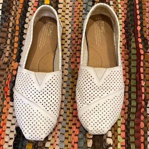 White TOMS womens shoes size 9.5